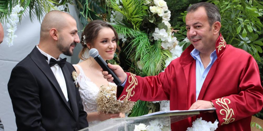 Bolu Belediye Başkanı Tanju Özcan'dan yeni evli çifte tavsiye