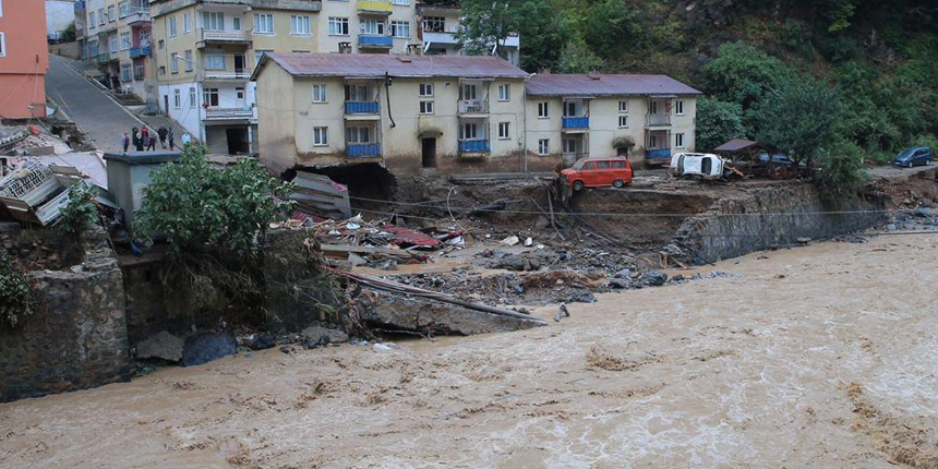 AFAD' Karadeniz'deki 6 ili uyardı: Sel ve heyelana dikkat!