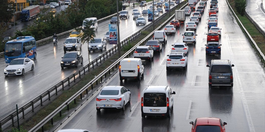 İstanbul’da trafik yoğunluğu yüzde 70 seviyelerine yükseldi