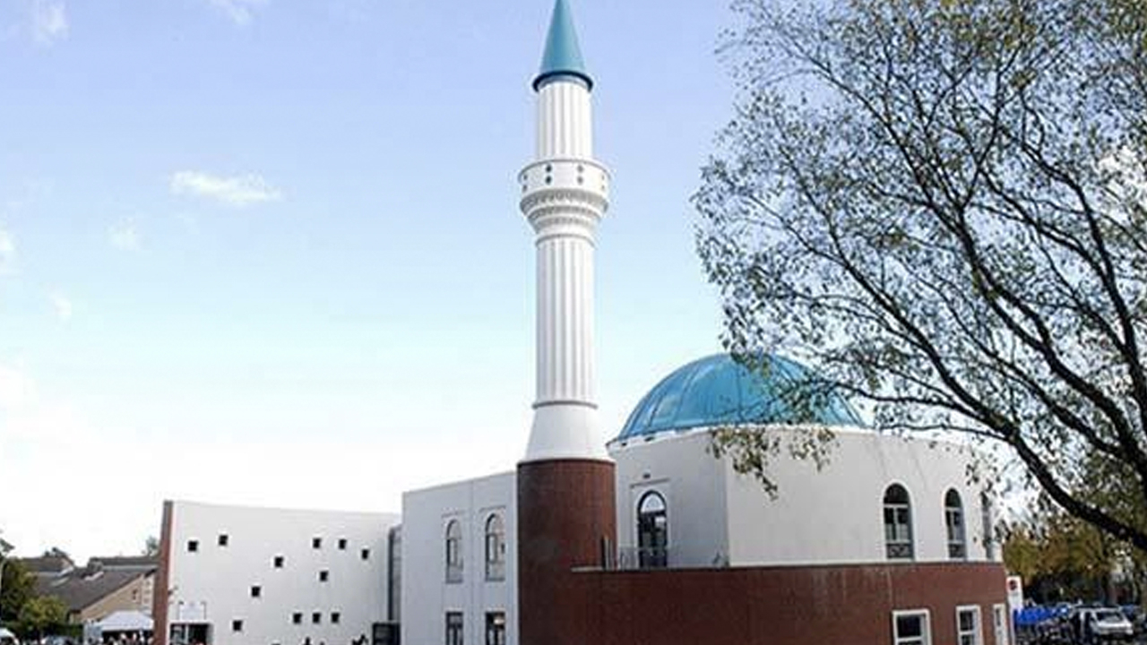 'Demokrasinin beşiği' Fransa'da Müslümanlar baskı altında: Onlarca cami kapatıldı