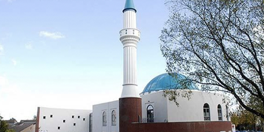 'Demokrasinin beşiği' Fransa'da Müslümanlar baskı altında: Onlarca cami kapatıldı