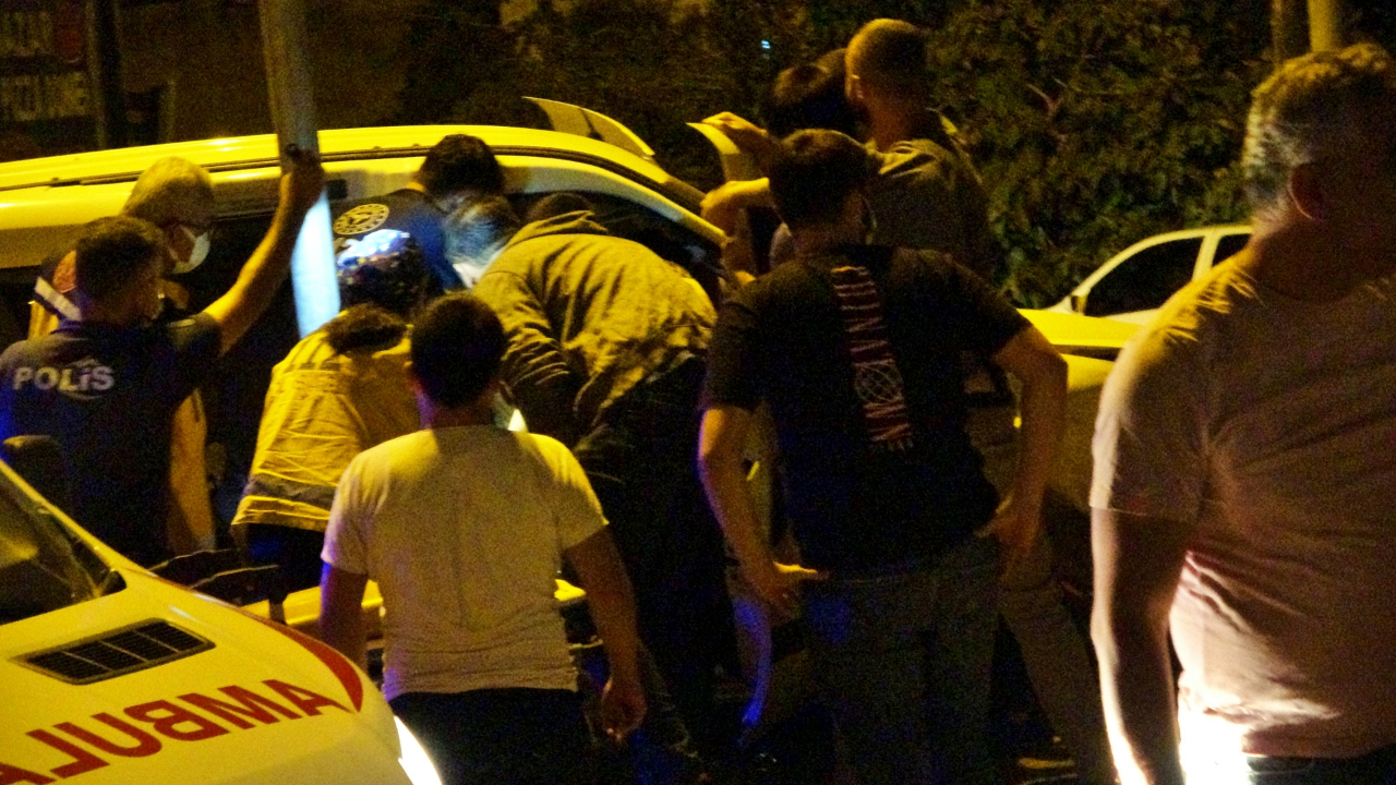 Devriye atan polis aracına çarptılar: 2'si polis 5 kişi yaralı