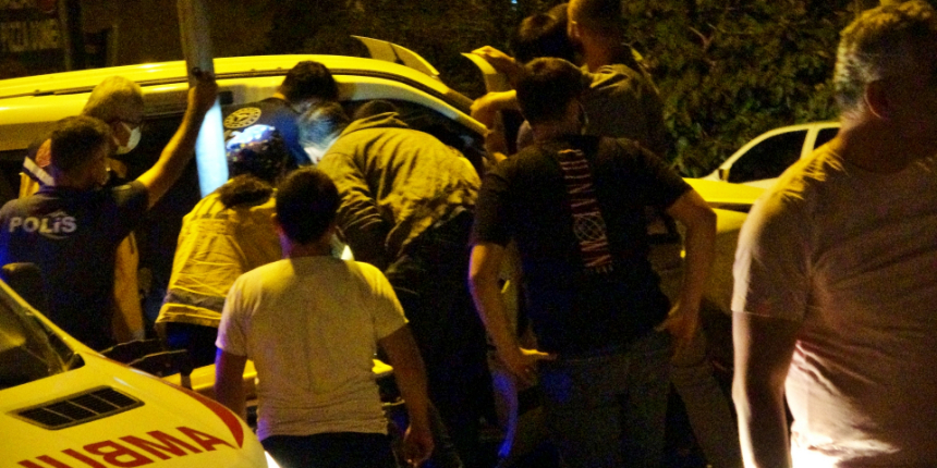 Devriye atan polis aracına çarptılar: 2'si polis 5 kişi yaralı