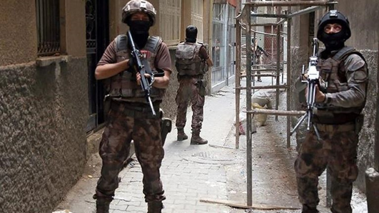 Diyarbakır merkezli 5 ilde PKK mensuplarına darbe!