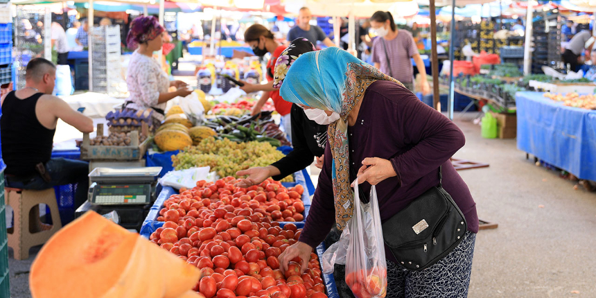 Domatesin fiyatı seradan 5 kilometre ötedeki markette yüzde 176 arttı