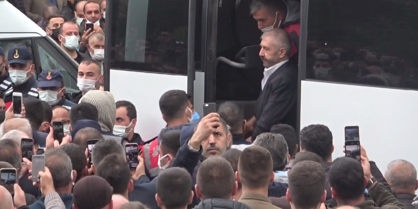 Yeraltı dünyasından Sedat Şahin kardeşinin cenazesine özel izinle katıldı