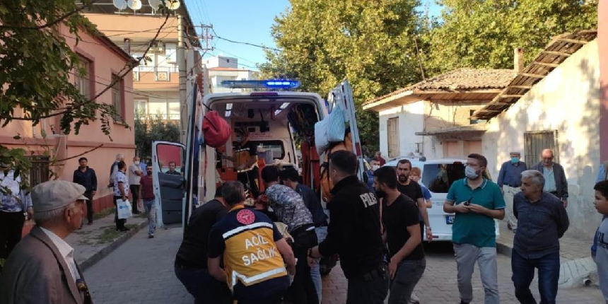 Manisa'da iki aile arasında silahlı kavga: 3 yaralı