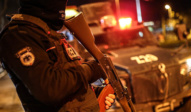 İstanbul'da 20 adrese operasyon: Gözaltılar var