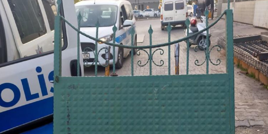 Mezarlığın kapısını çaldılar, satmak isterken suçüstü yakalandılar