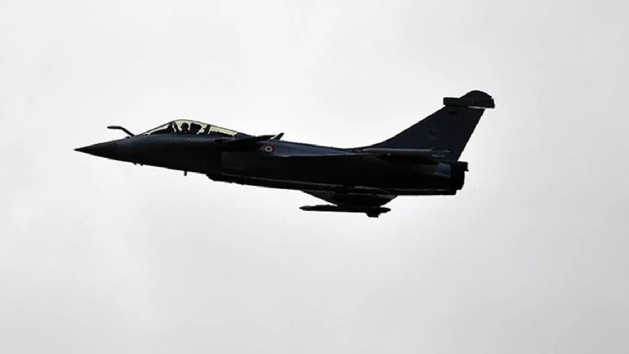 Cezayir, hava sahasını Fransa’ya ait askeri uçaklara kapattı