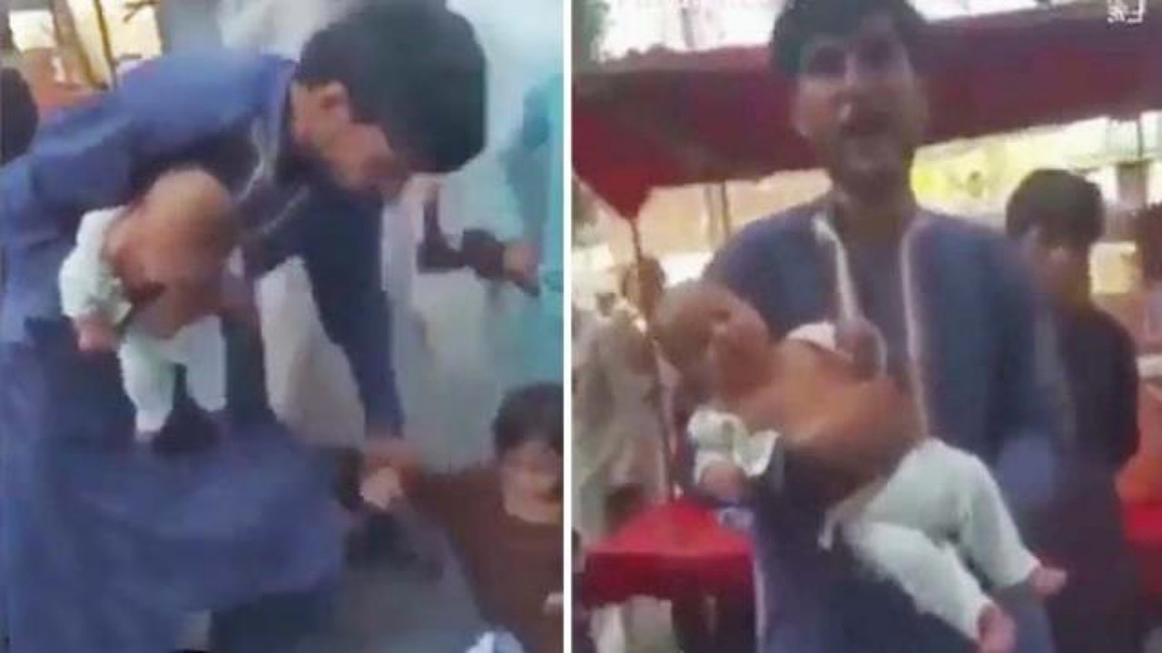Afganistan'dan tüyler ürperten görüntü: Bir baba çocuklarını pazarda satmaya çalıştı!
