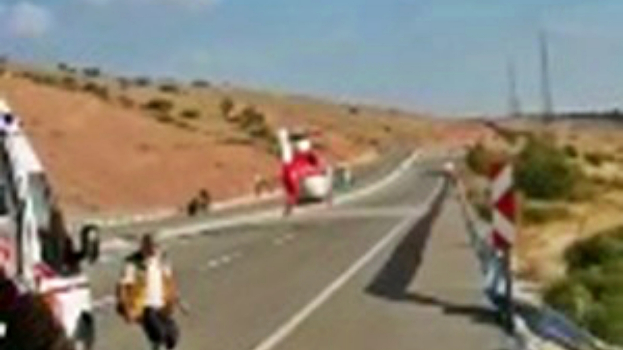 Kazada yaralanan sürücü karayoluna inen helikopter ile götürüldü!