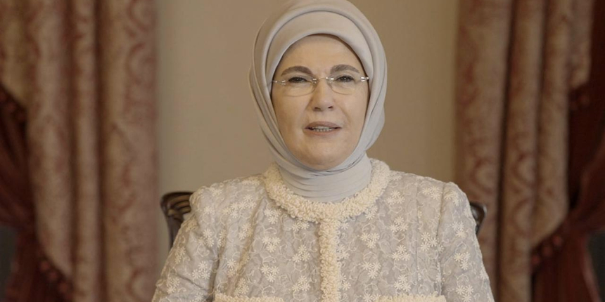 Z- kuşağı bu kez Emine Erdoğan'a "mango" ile saldırıyor