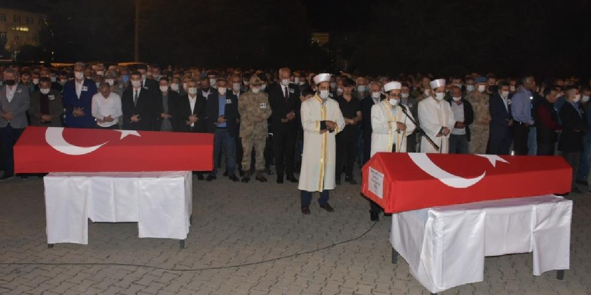 Bingöl'de terör saldırısında şehit olan işçiler son yolculuğuna uğurlandı