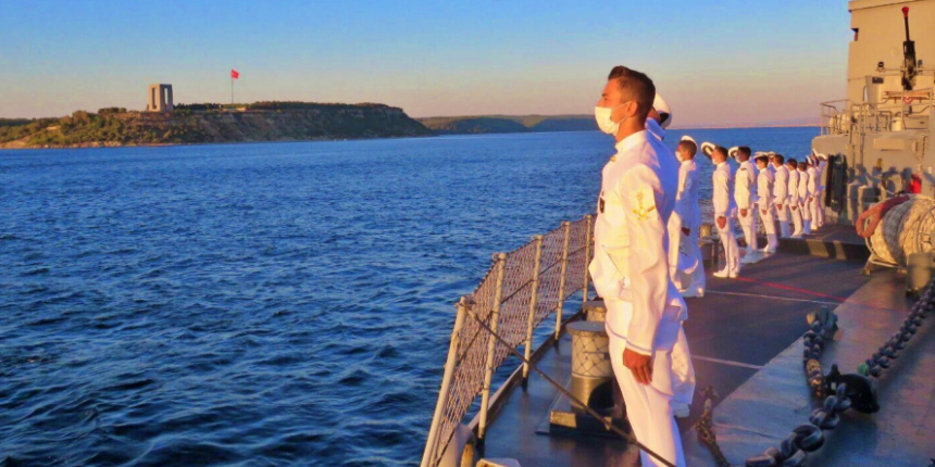 Genç Bahriyeliler, Çanakkale Şehitler Abidesi'ni selamladı!