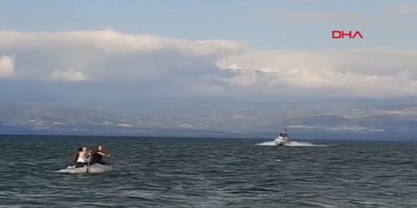 İznik Gölü'nde can pazarı! 3 amatör balıkçı devrilen bottan göle düştü