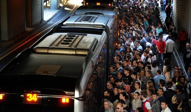 Metrobüste tacize 2.5 yıl hapis