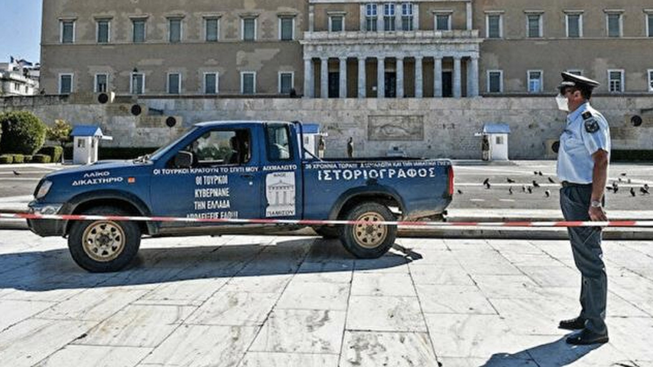 Atina'da ortalığı karıştıran protesto: Yunanistan'ı Türkiye yönetiyor