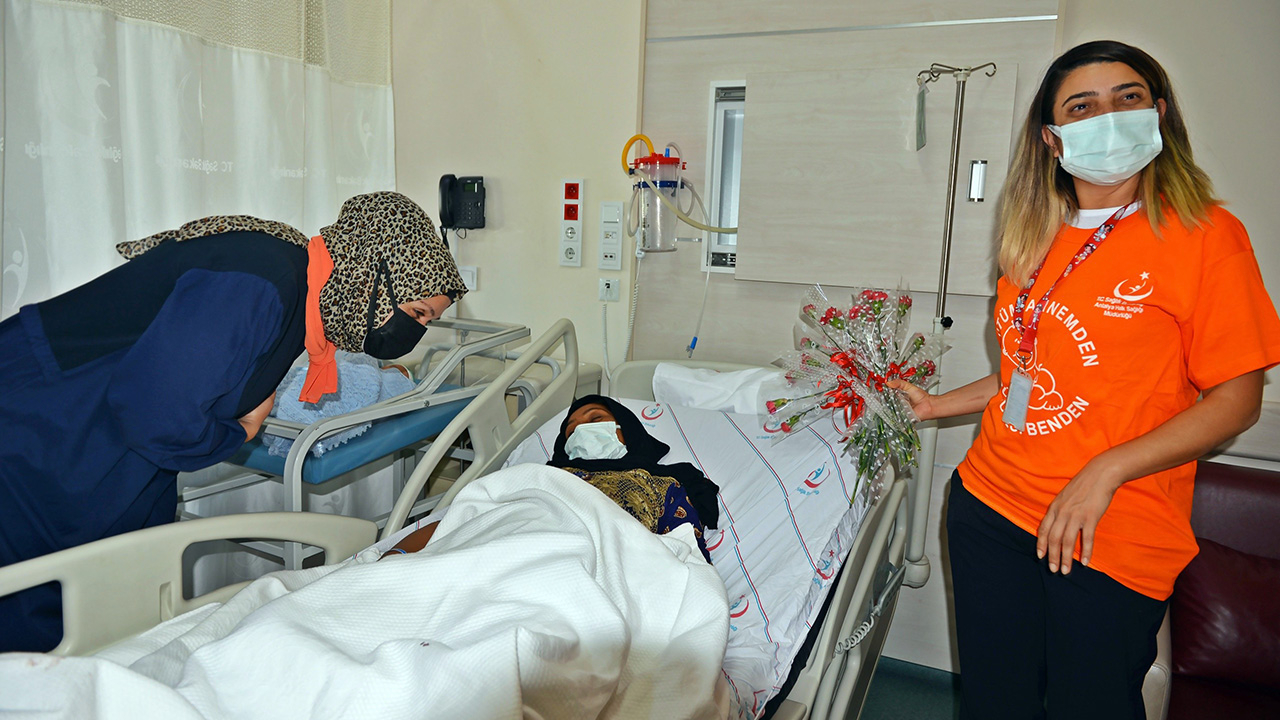 Aşı olmayan hamile kadınlara korkutan uyarı: Anne karındaki bebek de oksijensiz kalıyor