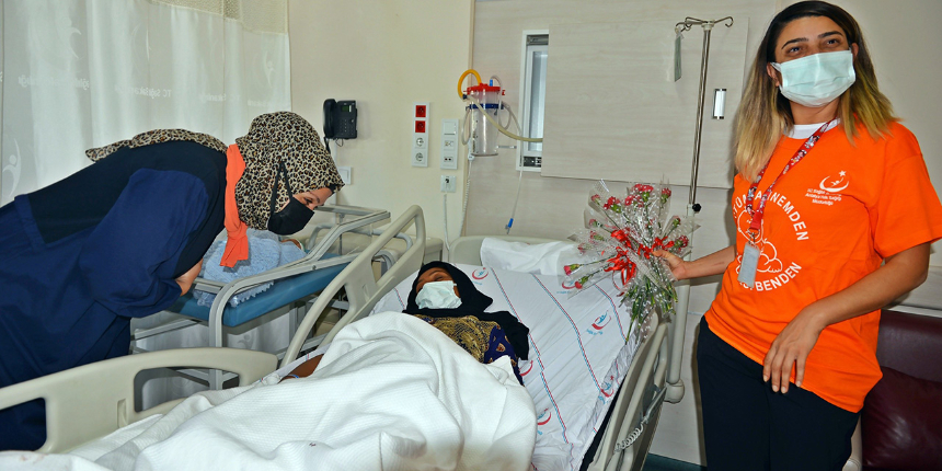 Aşı olmayan hamile kadınlara korkutan uyarı: Anne karındaki bebek de oksijensiz kalıyor