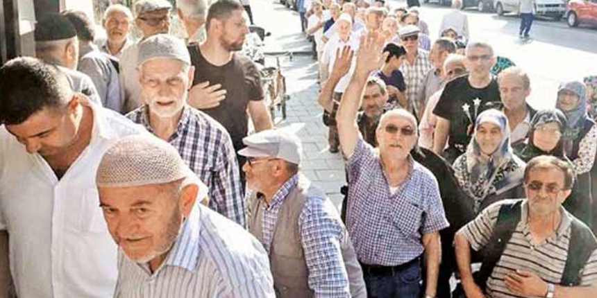 SSK, BAĞKUR ve Memur Emeklilerini Şoka uğratacak Haber Geldi! Hesaplara 2100 TL Yatırıldı