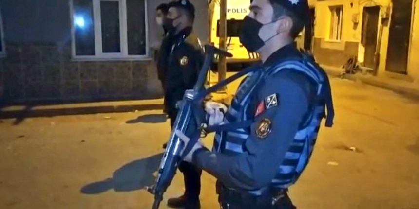 120 Polisin katıldığı uyuşturucu operasyonunda bir evden çıkanlar şok etti