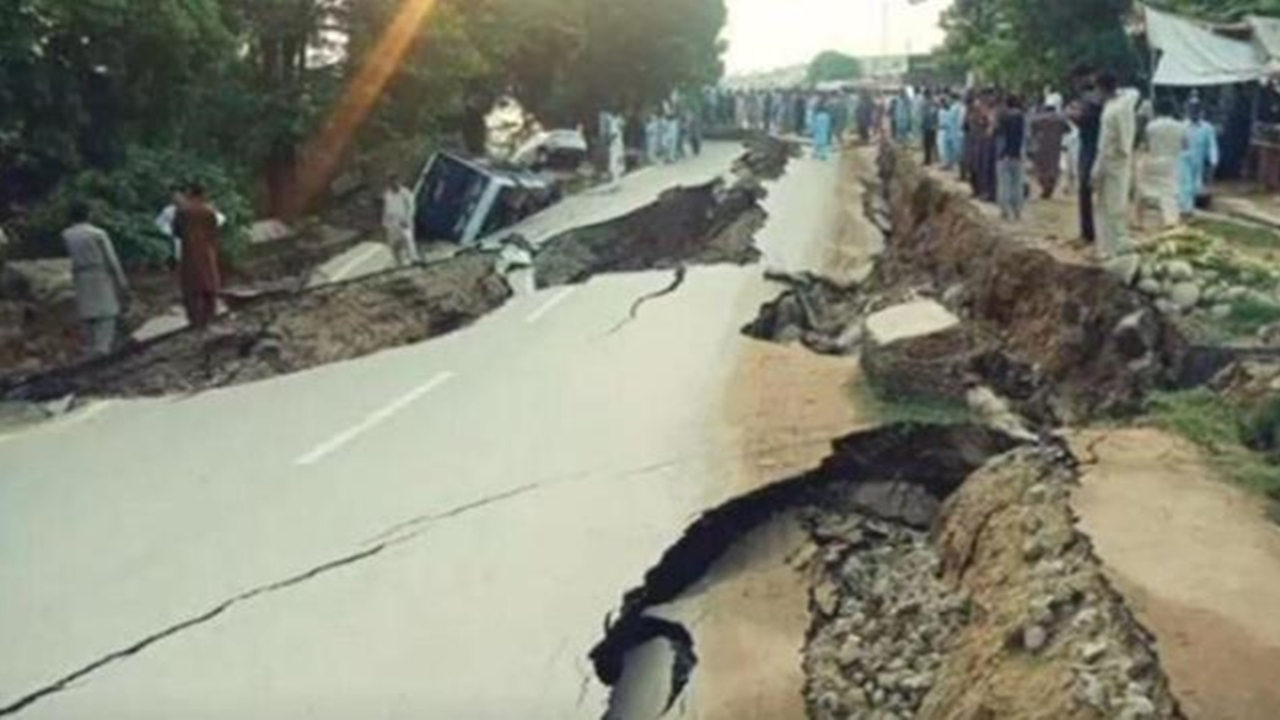 Pakistan'da 5,9 büyüklüğünde deprem! 6'sı çocuk, 20 kişi hayatını kaybetti...
