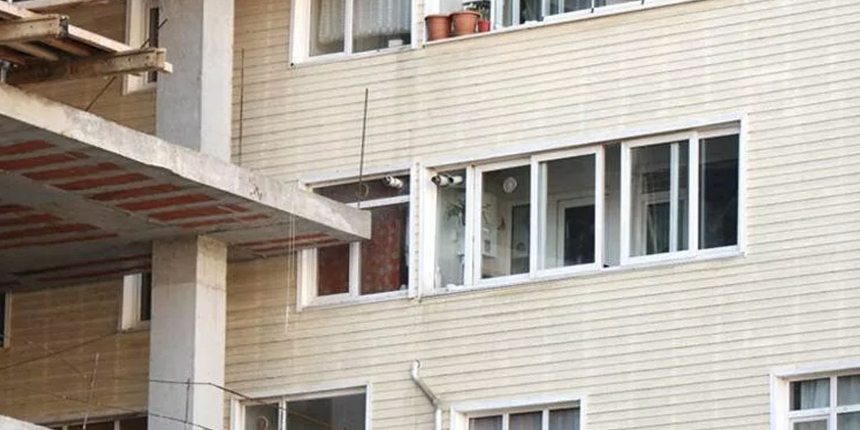 Böyle inşaat görülmedi: Yeni bina yanındaki apartmana yapıştı
