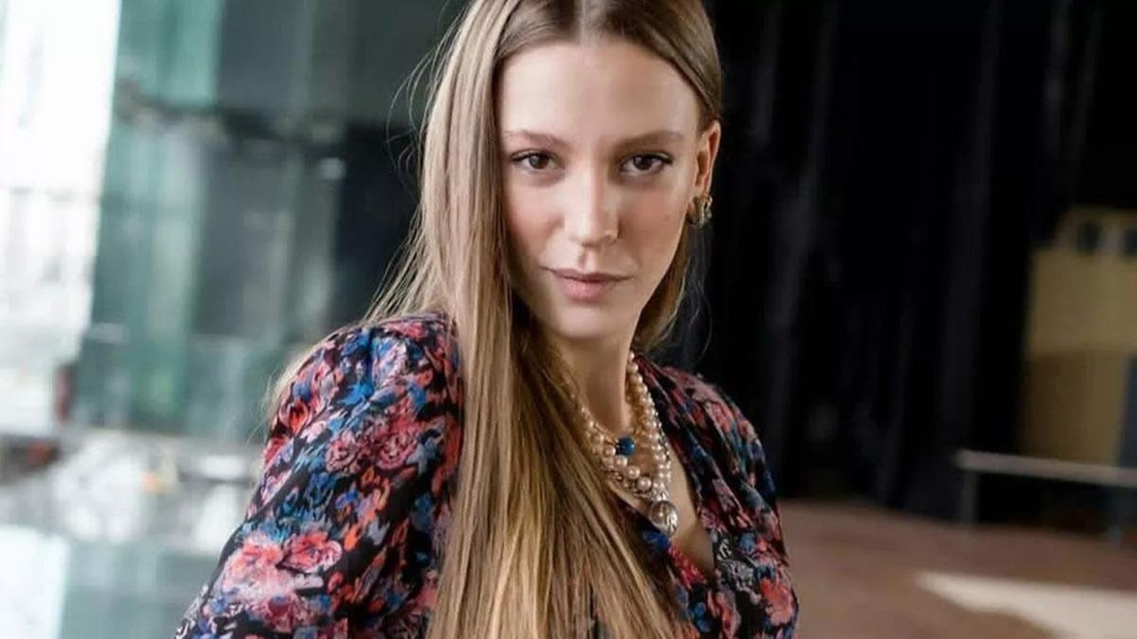 Serenay Sarıkaya düğmeleri açtı! Dantelli iç çamaşırını görenler yandı kavruldu!