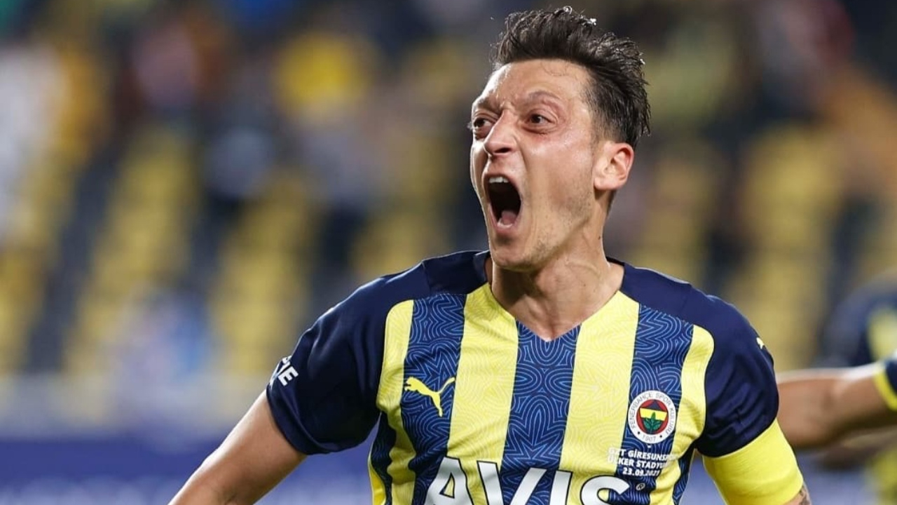 Mesut Özil, İngiltere'de Güney Asyalılar için futbol okulu açtı