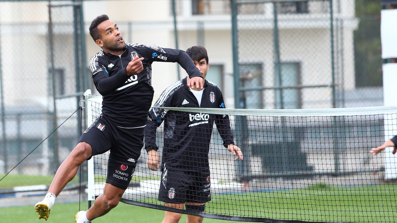 Alex Teixeira hırs küpü... Sambacı, Başakşehir'e bileniyor