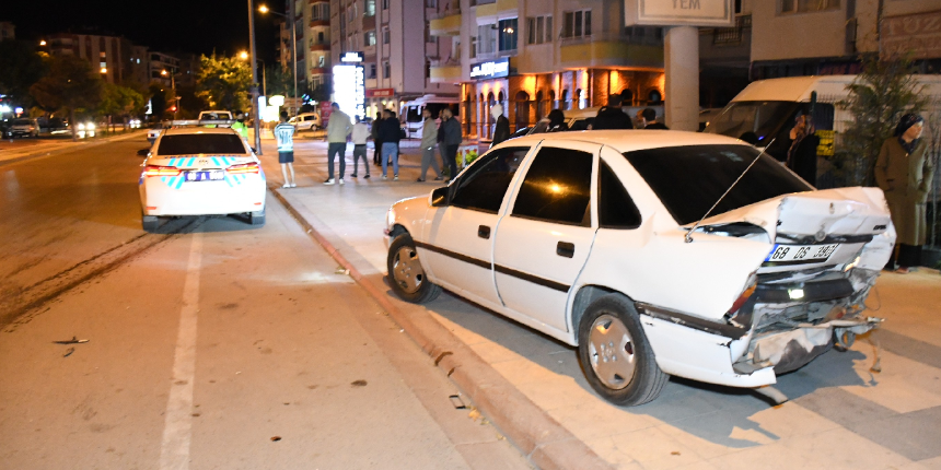 Çarptığı otomobil hamile kadının üzerine savruldu, minibüs şoförü kaçtı