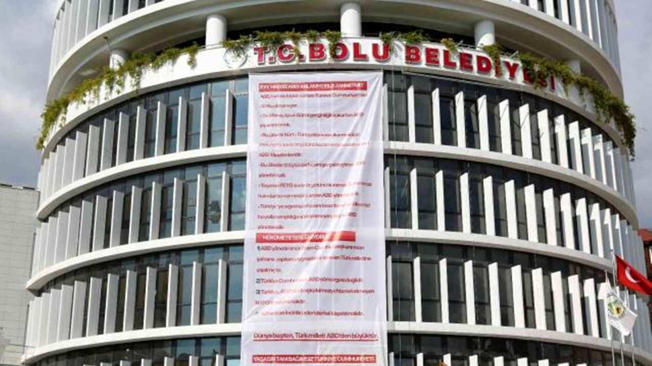 CHP'li Tanju Özcan'dan Erdoğan'a destek pankartı!