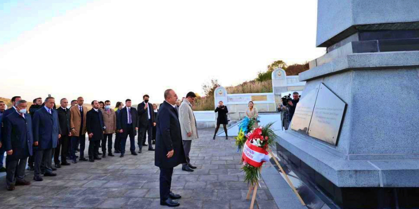 Çavuşoğlu Ukrayna'da: Galiçya'da şehit düşen Mehmetçiklere ziyaret!