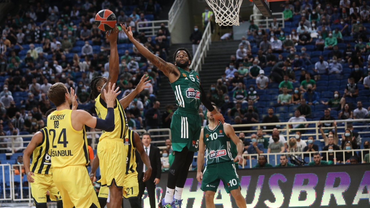 Fenerbahçe Beko, Panathinaikos deplasmanında hakemlere mağlup oldu!