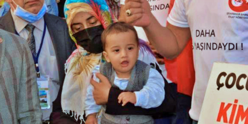 'Diyarbakır Anneleri'ne ziyaret: 'Bir tiyatro oynanmak isteniyor!'