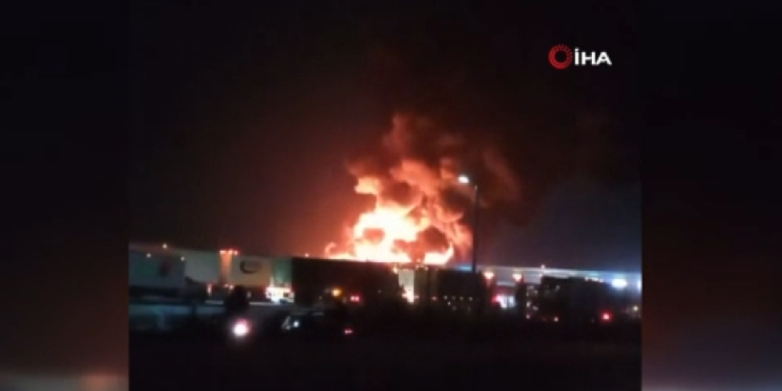 Tanker faciası! Kaza yapan petrol tankeri patladı, alevler diğer araçlara sıçradı