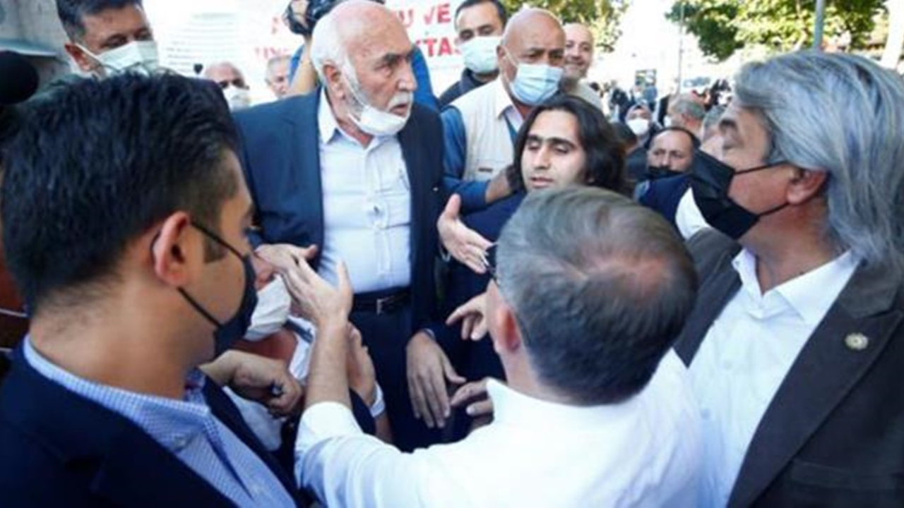 Davutoğlu'na "İhanet ettin" diye tepki gösteren vatandaş o anları anlattı: Koruması parmağımı büktü