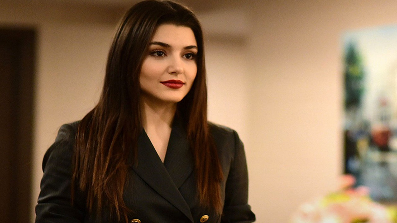 Hande Erçel yeni mesleği için yurt dışına gidiyor! Eğitim alacağını duyurdu! İşte yeni alanı!
