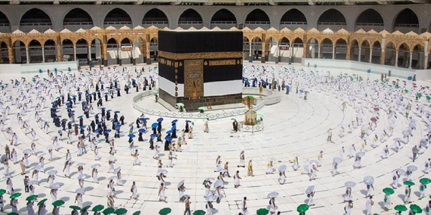 Suudi Arabistan sadece 2 doz Covid-19 aşısı olanlara umre izni verecek