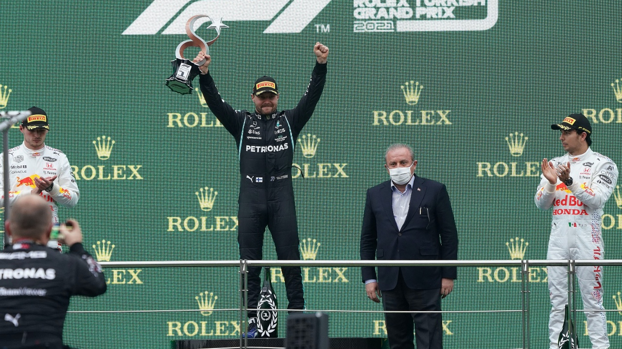 Valtteri Bottas'ın podyum keyfi... Fin pilot sezonun ilk yarış zaferini İstanbul'da yaşadı