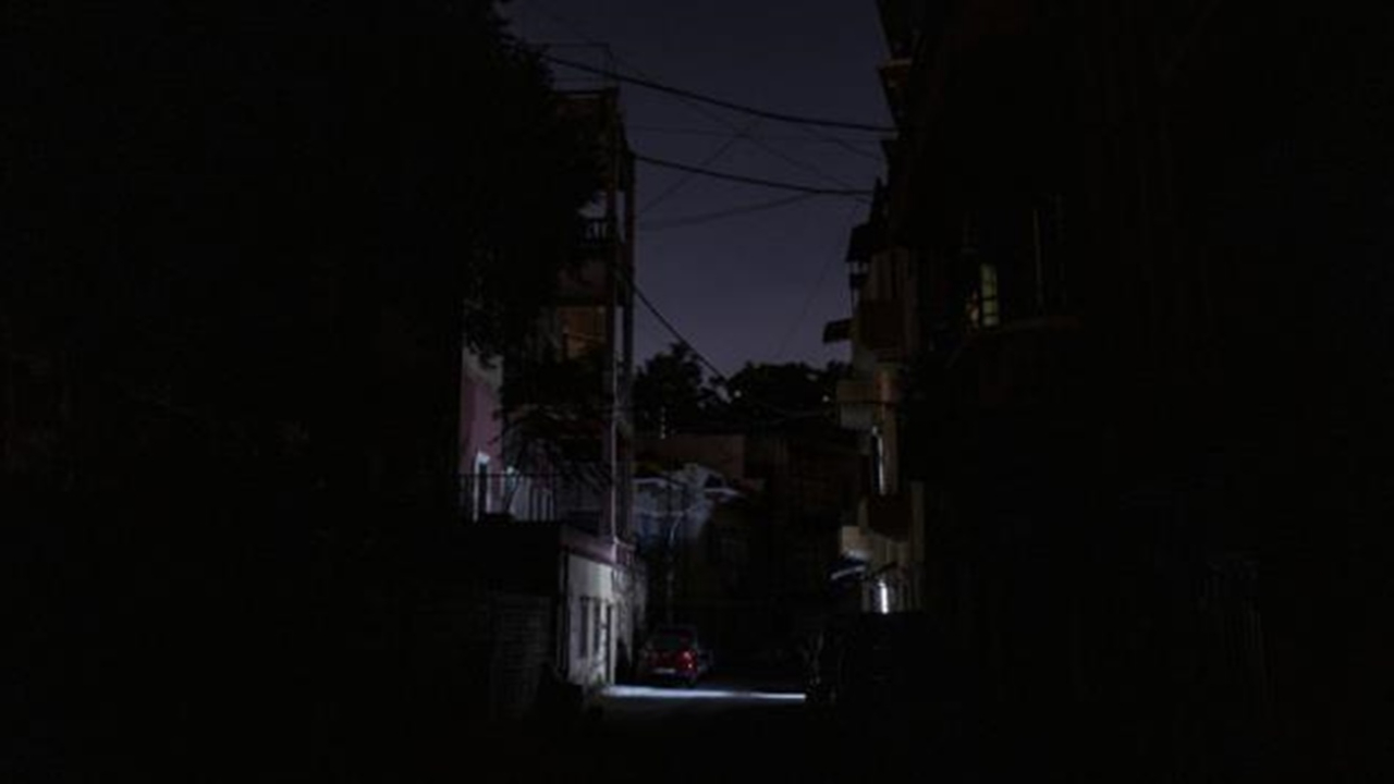 Yakıt krizi nedeniyle karanlığa gömülen Lübnan'da 3 günlük elektrik kaldı