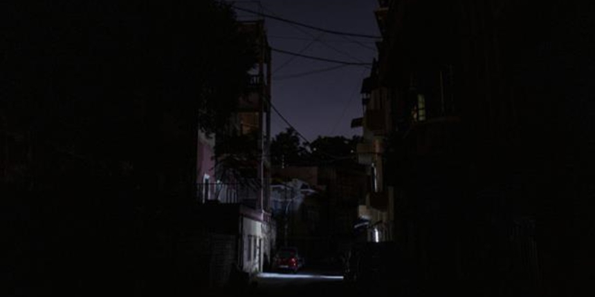 Yakıt krizi nedeniyle karanlığa gömülen Lübnan'da 3 günlük elektrik kaldı