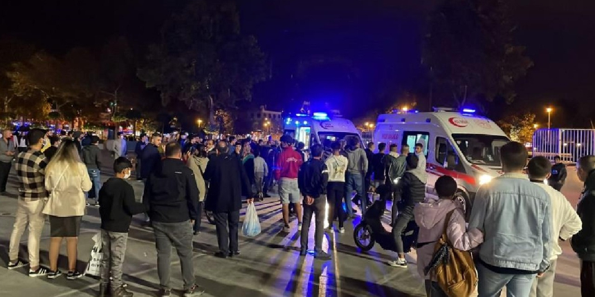 Gençler arasındaki 'Yan baktın' kavgası kanlı bitti: 1 ölü, 2 yaralı