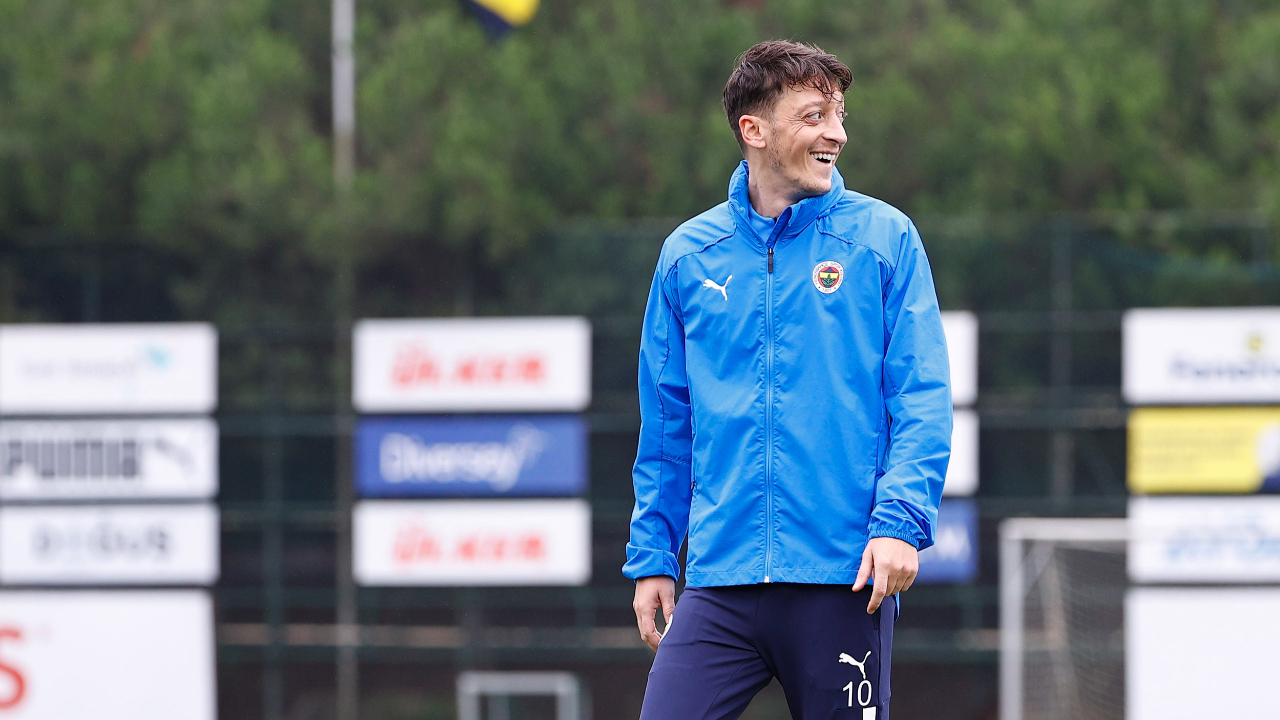 Mesut Özil'e Trabzonspor görevi... Vitor Pereira, yıldız ismi derbiye özel hazırlıyor