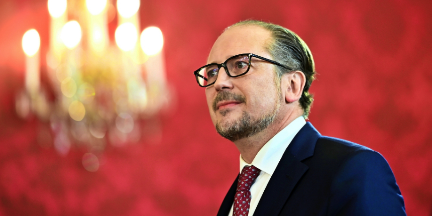 Yolsuzluktan istifa eden Türk düşmanı Başbakan'ın yerine yenisi geçti!