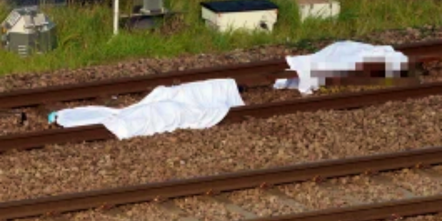 Tren raylarına uzanıp dinlenen 4 kişi, trenin altında kaldı!
