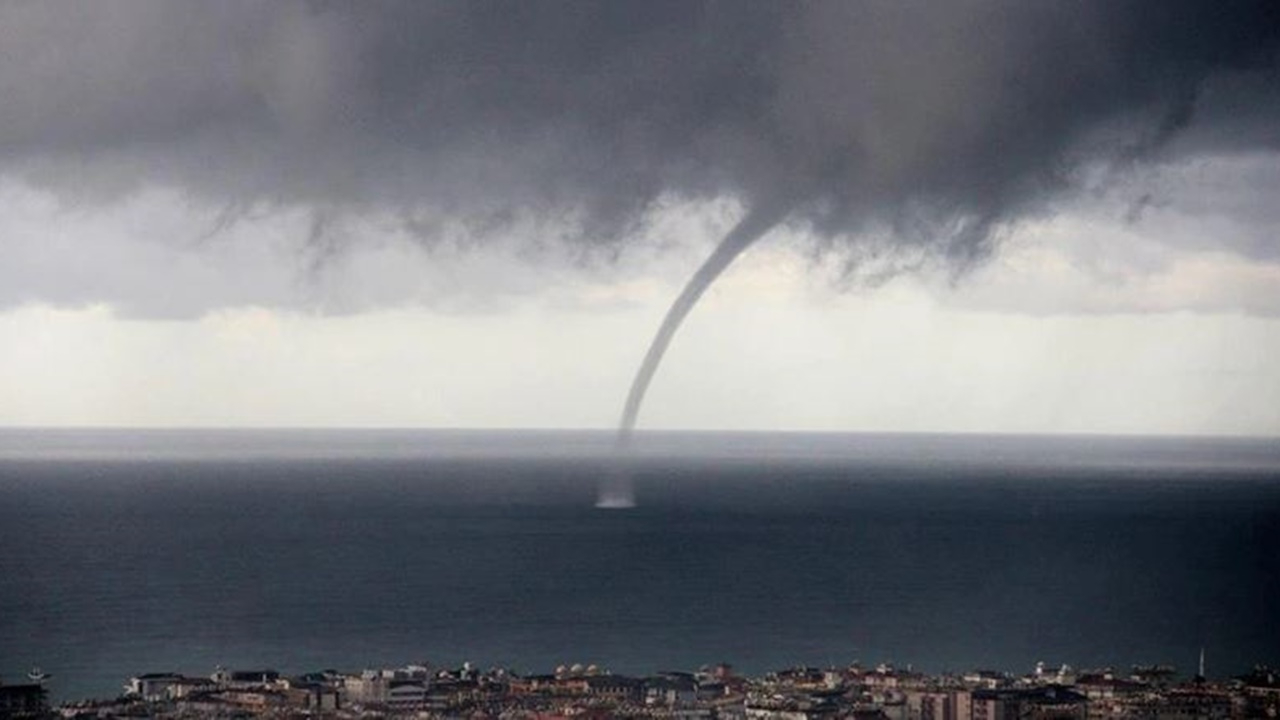 Meteoroloji açıkladı: Kuvvetli yağış ve hortum geliyor!