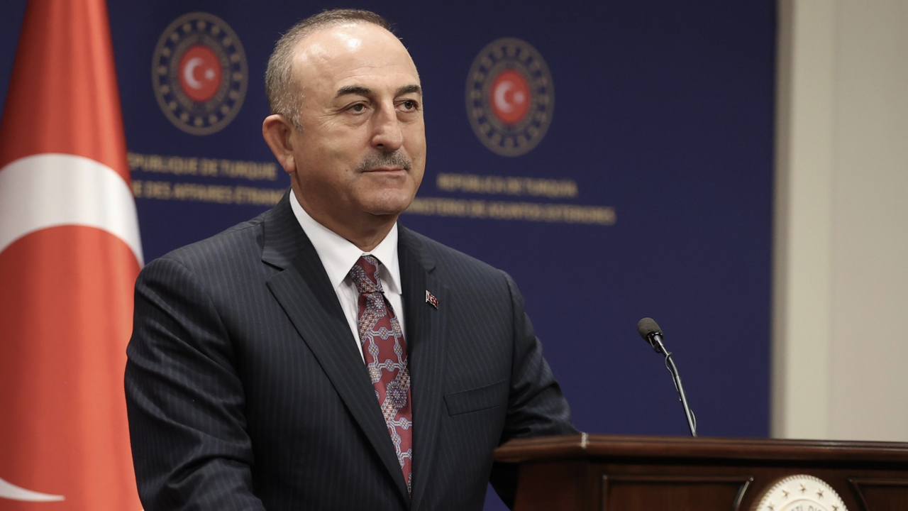 Bakan Çavuşoğlu'ndan ABD'ye sert tepki: Bu silahları sen veriyorsun, açıklamalar samimiyetsiz