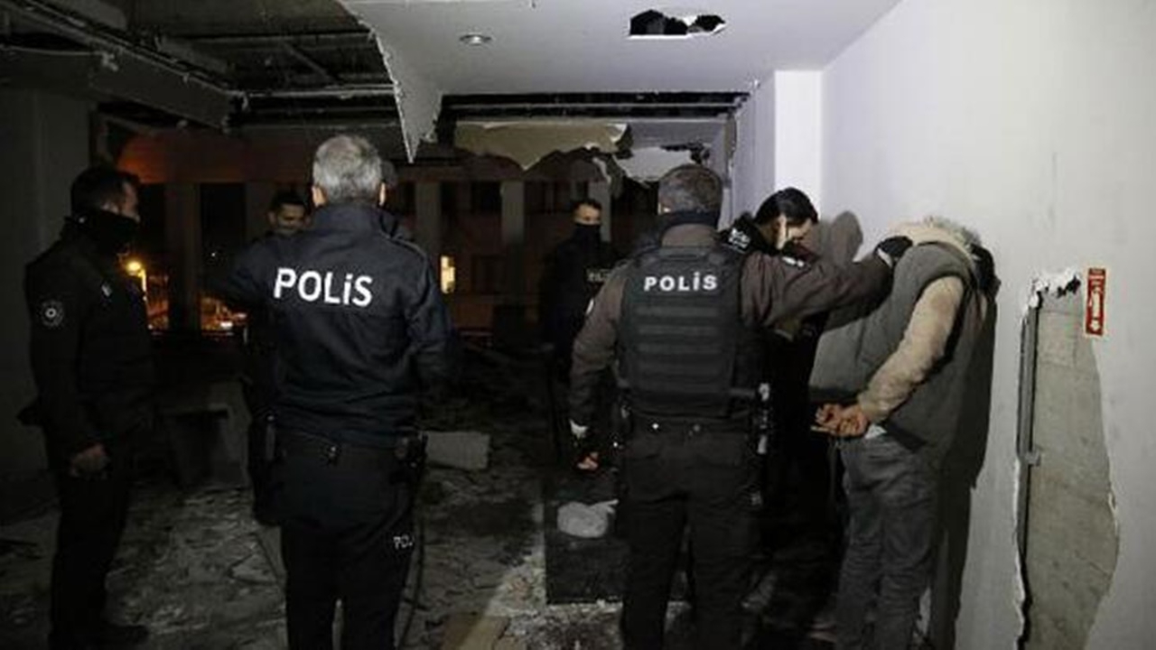 Reza Zarrab'ın Beyoğlu'ndaki el konulan binasına baskın!